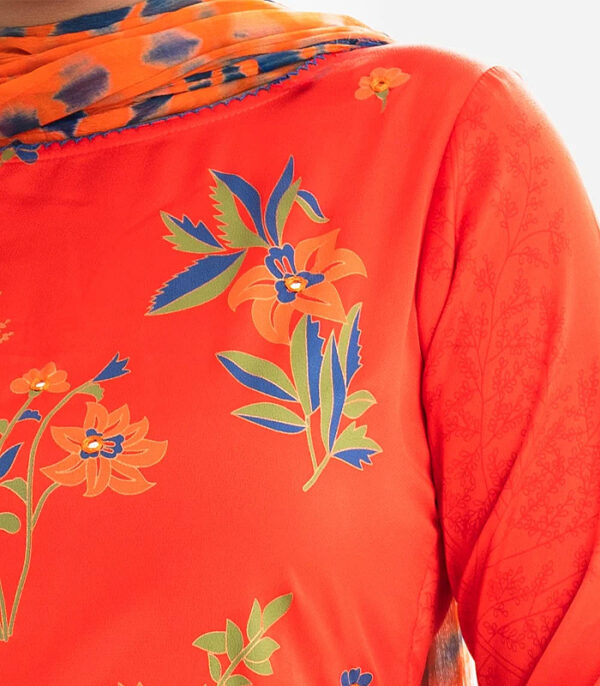 Crepe Staright Salwar Kameez - Image 2